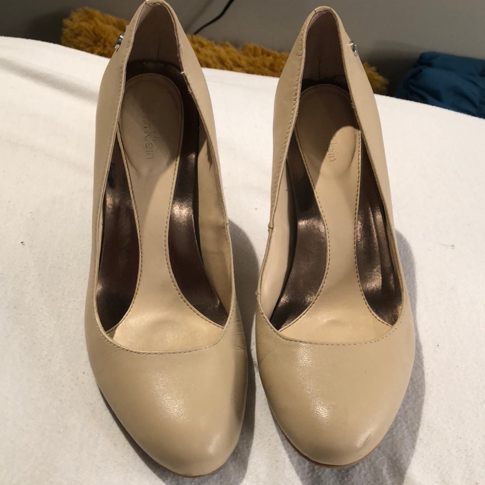 Calvin Klein nude pumps